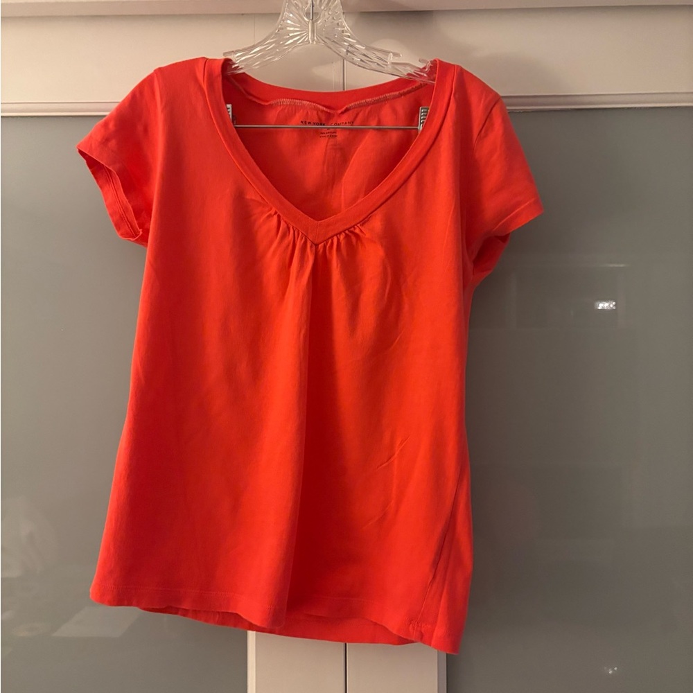 New York & Company Bright Red Short Sleeve Tee